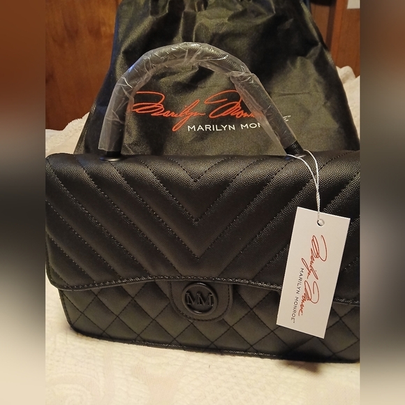 Marilyn Monroe Black Quilted Shoulder Bag with Magnetic Flap Closure - Picture 2 of 9